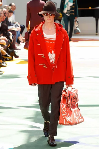 Look 15